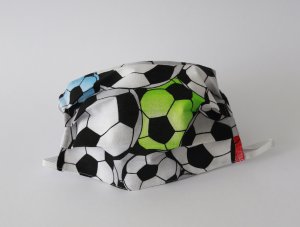 Biele rko s futbalovmi loptami