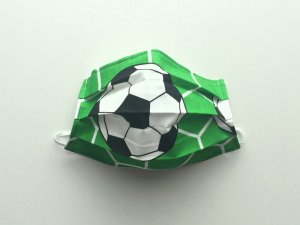 Zelen rko s futbalovou loptou